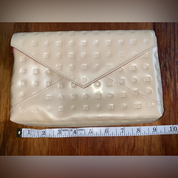 Arcadia patent leather clutch. - Picture 10 of 11